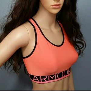 Under Armour sports bra
M